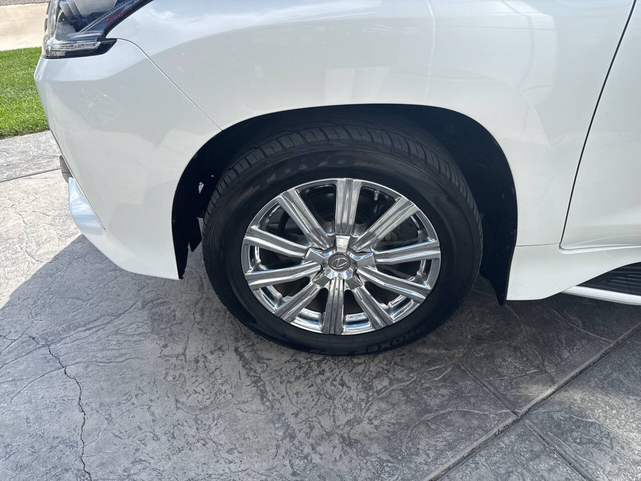 Used 2017 Lexus LX 570 4WD image 16