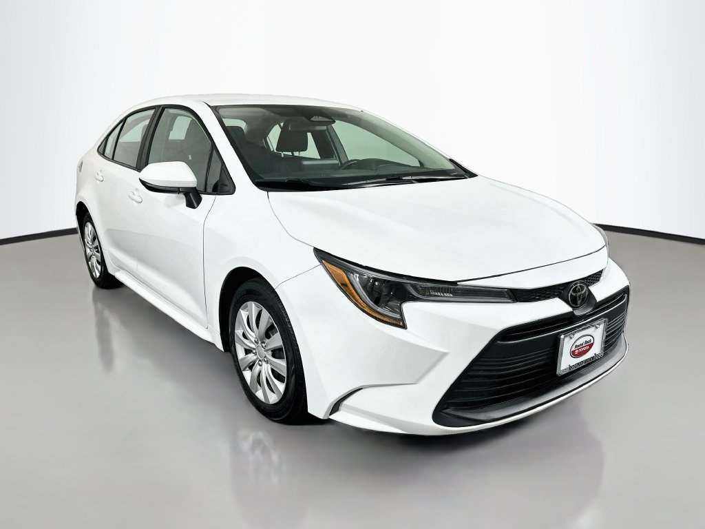 Certified 2025 Toyota Corolla LE FWD image 3