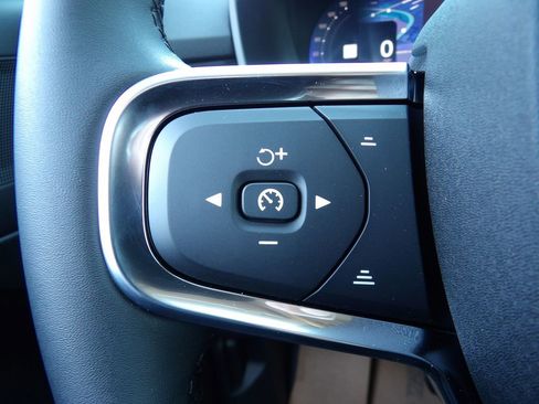 New 2026 Volvo XC40 B5 Core w/ Climate Package image 16