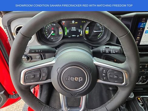 Used 2025 Jeep Wrangler Unlimited Sahara AWD/4WD image 18