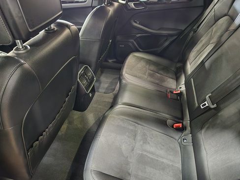 Used 2021 Porsche Macan image 52