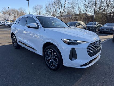 Used 2025 Audi Q5 Premium Plus w/ Premium Plus image 3