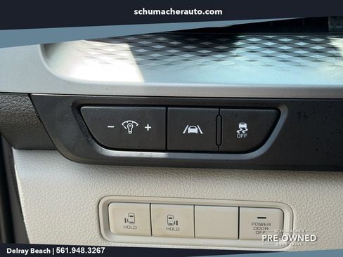 Used 2024 Kia Carnival LX FWD image 27