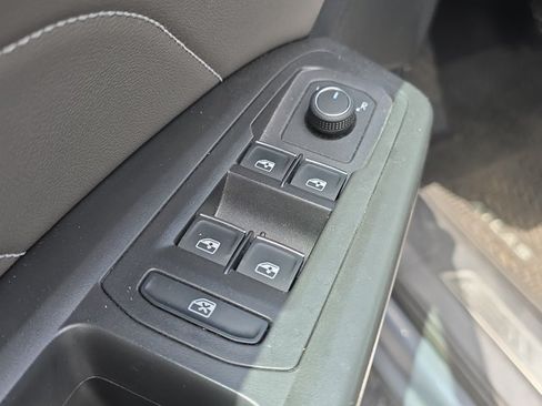 Used 2023 Volkswagen Atlas Cross Sport SE FWD image 8