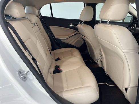 Used 2018 Mercedes-Benz GLA 250 image 25