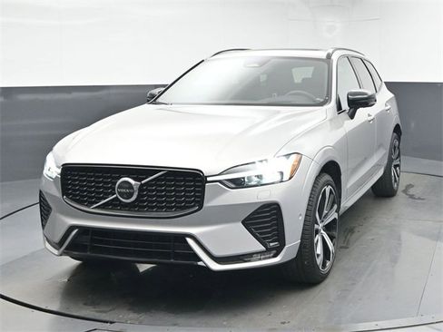 Used 2023 Volvo XC60 B5 Ultimate w/ Climate Package image 3