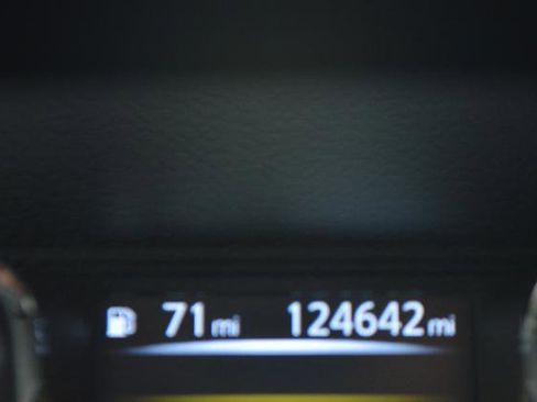 Used 2017 Nissan Titan SV image 17