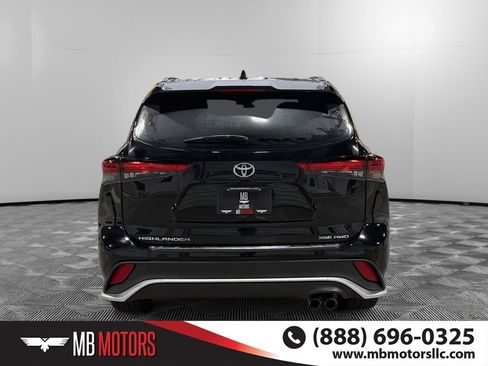 Used 2023 Toyota Highlander XLE AWD/4WD image 4