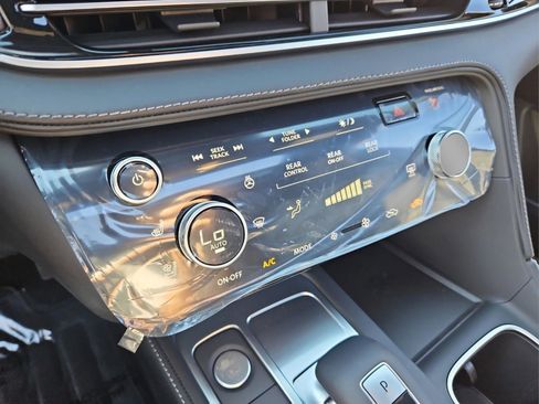 Certified 2025 INFINITI QX60 Luxe w/ Black Edition image 17