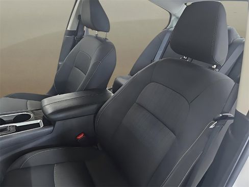 Used 2024 Nissan Altima 2.5 SV image 13