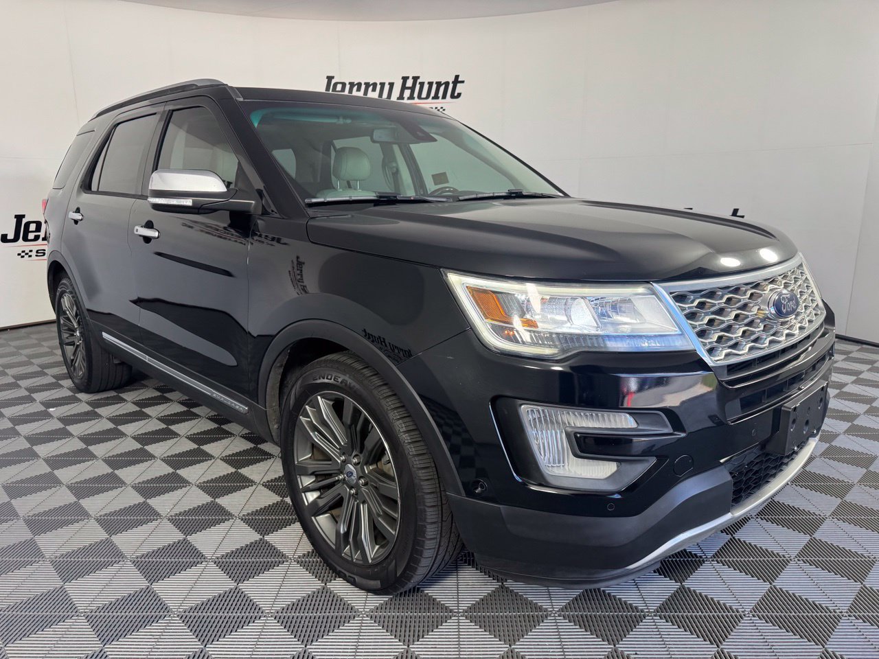 Used 2017 Ford Explorer Platinum AWD/4WD image 5