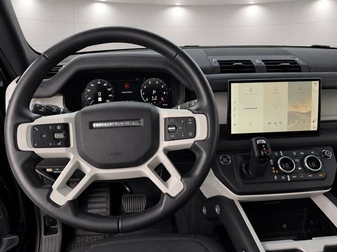Used 2025 Land Rover Defender 130 X-Dynamic SE AWD/4WD image 2