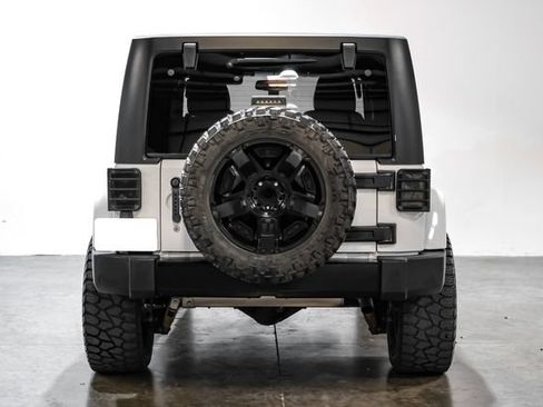 Used 2014 Jeep Wrangler Unlimited Sahara w/ Connectivity Group AWD/4WD image 11