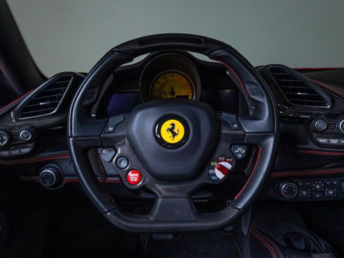 Used 2018 Ferrari 488 GTB RWD image 15