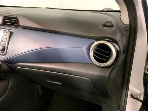 Used 2025 Nissan Versa SV FWD image 16
