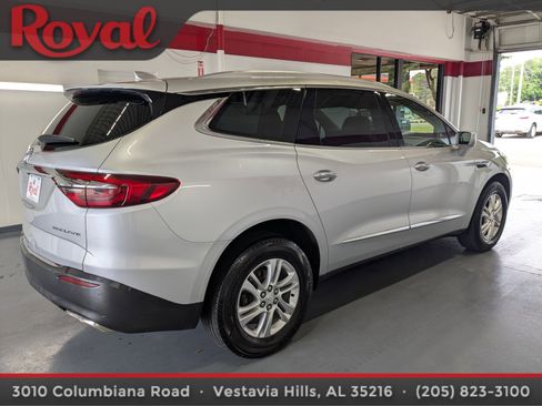 Used 2018 Buick Enclave Essence FWD image 4