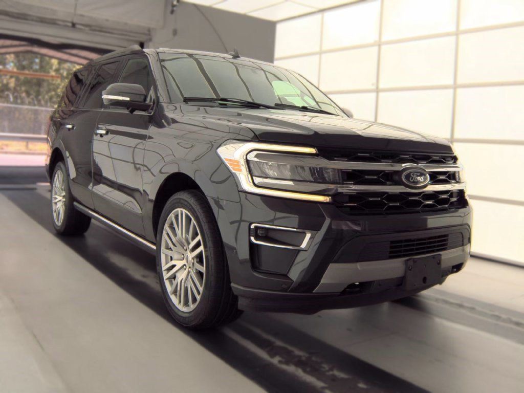Used 2023 Ford Expedition Limited AWD/4WD image 16