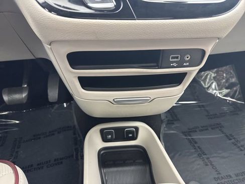 Used 2020 Chrysler Pacifica Limited w/ Advanced Safetytec Group image 25