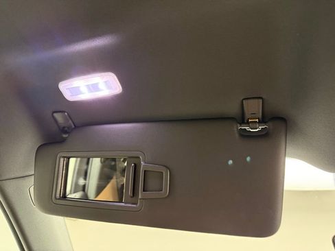 Used 2025 Porsche Macan image 37