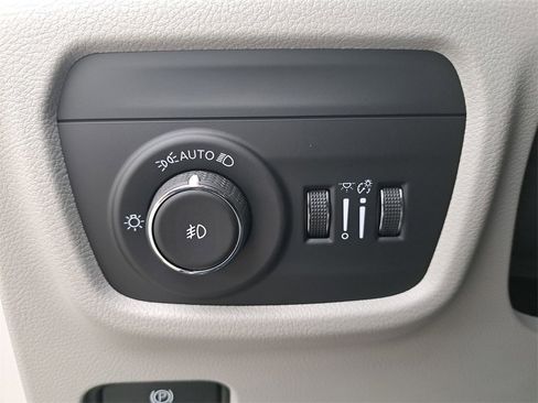 Used 2022 Jeep Grand Cherokee L Overland w/ Luxury Tech Group IV image 28