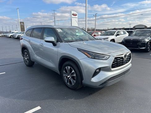 Used 2024 Toyota Highlander XLE image 23