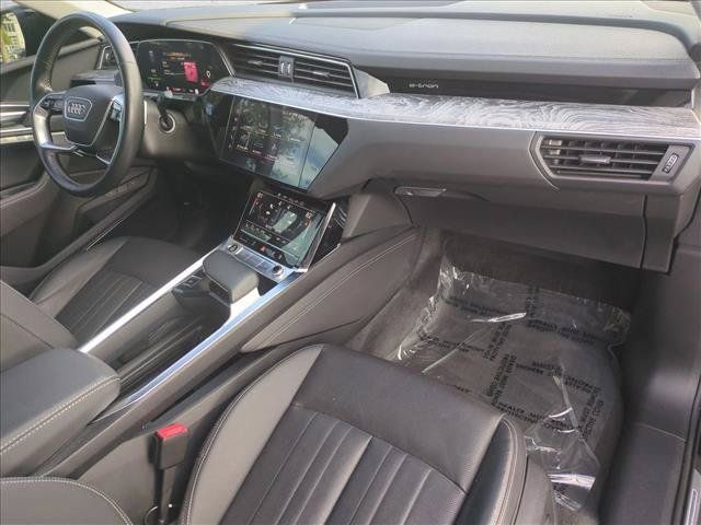 Used 2021 Audi e-tron Premium Plus w/ Premium Plus Package AWD/4WD image 24