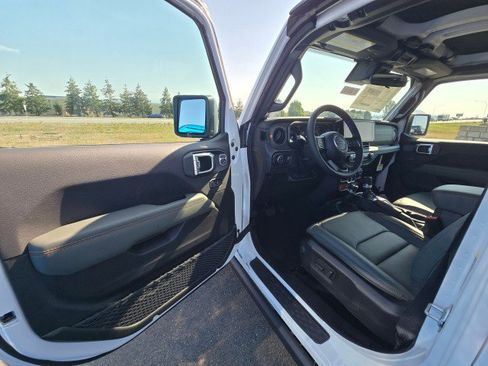 New 2025 Jeep Gladiator Mojave w/ Convenience Group image 21