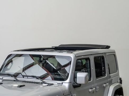 Used 2022 Jeep Wrangler Unlimited Sahara AWD/4WD image 2