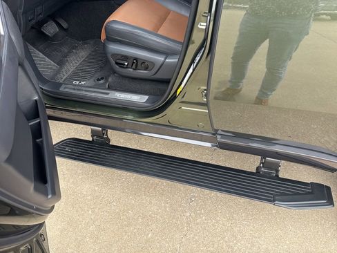 Used 2025 Lexus GX 550 image 6