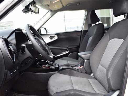 Used 2023 Kia Soul S image 16