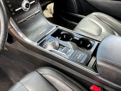Used 2020 Ford Edge Titanium FWD image 17