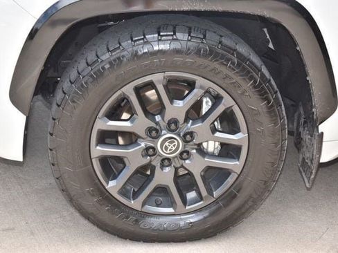 Used 2024 Toyota Sequoia Platinum AWD/4WD image 34