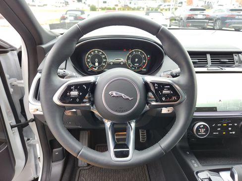 Certified 2024 Jaguar E-PACE R-Dynamic SE image 18