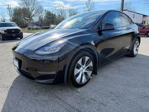 Used 2021 Tesla Model Y Long Range image 9