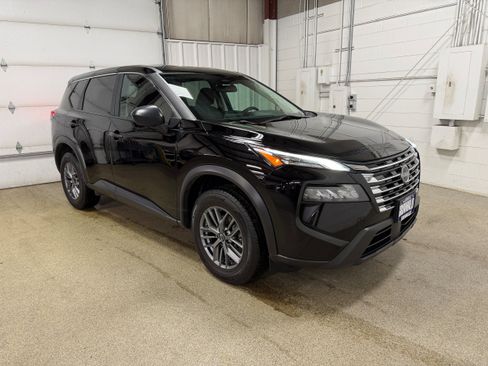 Used 2024 Nissan Rogue S AWD/4WD image 4