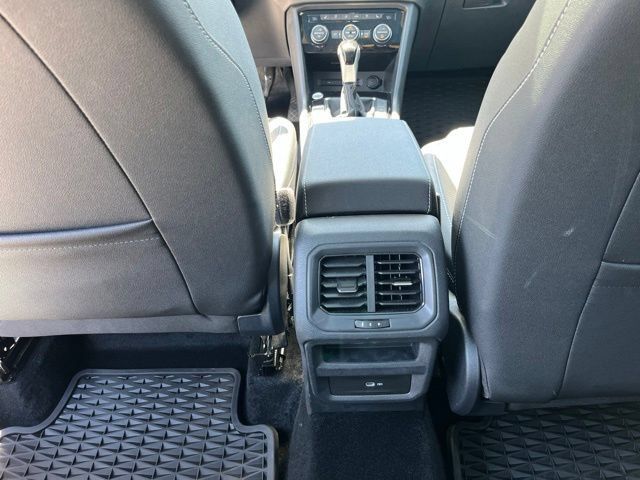Used 2024 Volkswagen Taos SEL AWD/4WD image 17