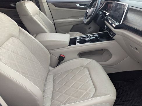 Used 2024 Volkswagen Atlas SEL Premium R-Line image 12