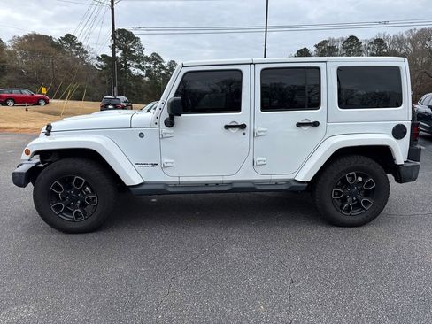 Used 2018 Jeep Wrangler Unlimited Sahara image 2
