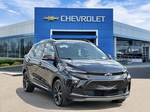 Certified 2023 Chevrolet Bolt EUV Premier w/ Sun & Sound Package FWD image 6