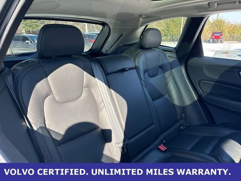 Certified 2023 Volvo XC60 B6 Ultimate w/ Protection Package Premier image 10