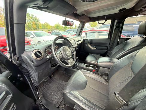 Used 2016 Jeep Wrangler Unlimited Sahara AWD/4WD image 7