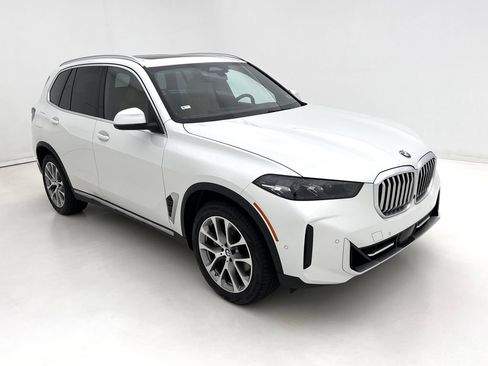 Used 2024 BMW X5 xDrive40i w/ Parking Assistance Package AWD/4WD image 2