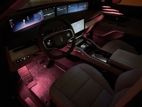 Used 2026 Lincoln Nautilus Premier w/ Equipment Group 102A image 9