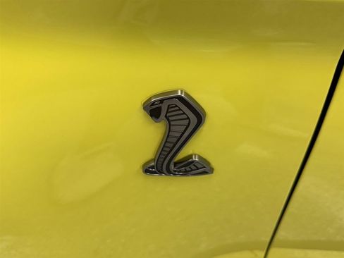 Used 2021 Ford Mustang Shelby GT500 w/ Carbon Fiber Track Pack RWD image 23