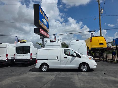 Used 2019 Nissan NV200 SV w/ Back Door Glass Package image 3