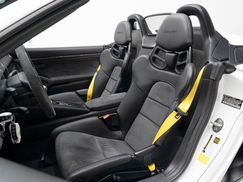 Used 2020 Porsche 718 Boxster Spyder RWD image 3