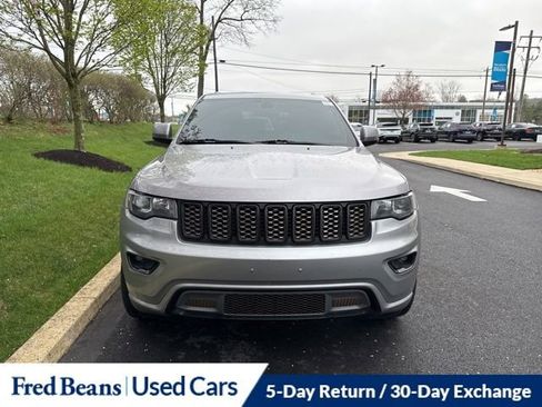 Used 2018 Jeep Grand Cherokee Altitude image 2