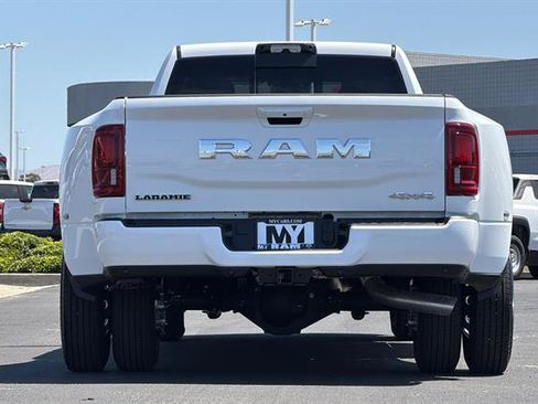 New 2026 RAM 3500 Laramie AWD/4WD image 4