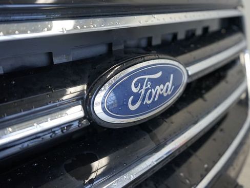 Used 2017 Ford Escape SE w/ Equipment Group 201A image 17