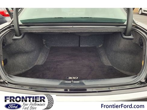 Used 2016 Chrysler 300 C RWD image 27